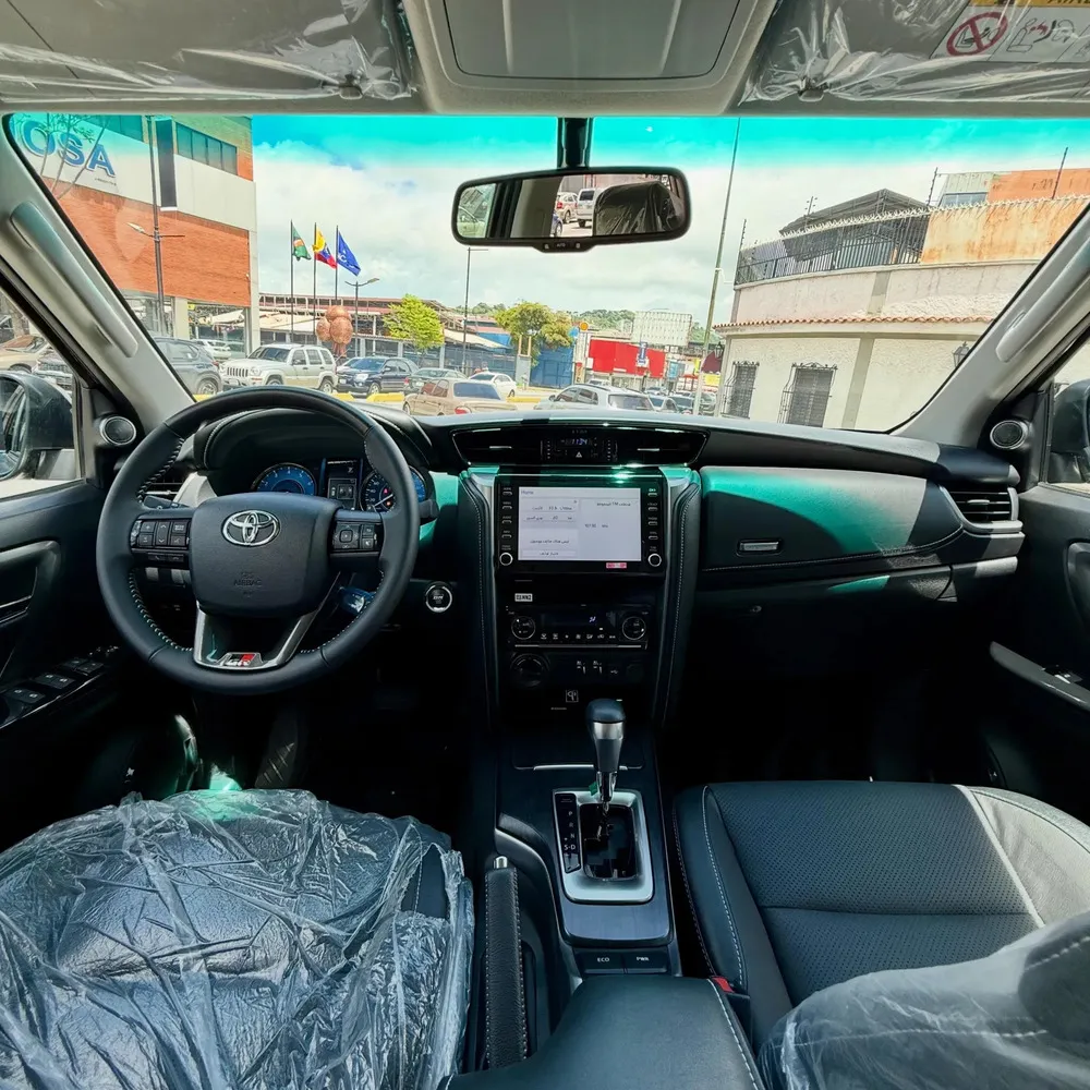 Vista 6 del vehículo: Toyota Fortuner