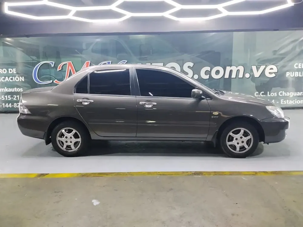 Vista 3 del vehículo: Mitsubishi Lancer