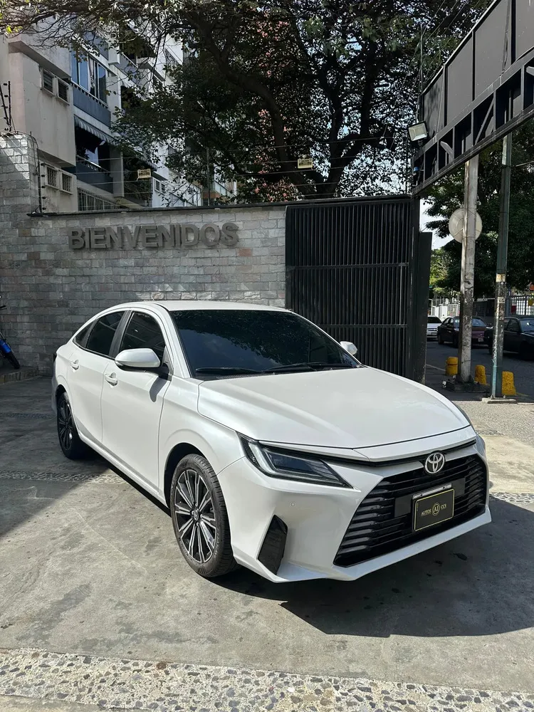 Vista 3 del vehículo: Toyota Yaris
