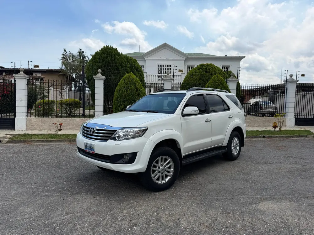 Vista 4 del vehículo: Toyota Fortuner