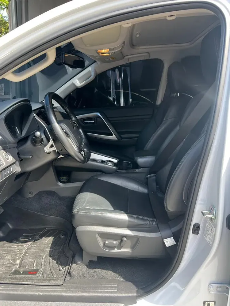 Vista 10 del vehículo: Mitsubishi Pajero