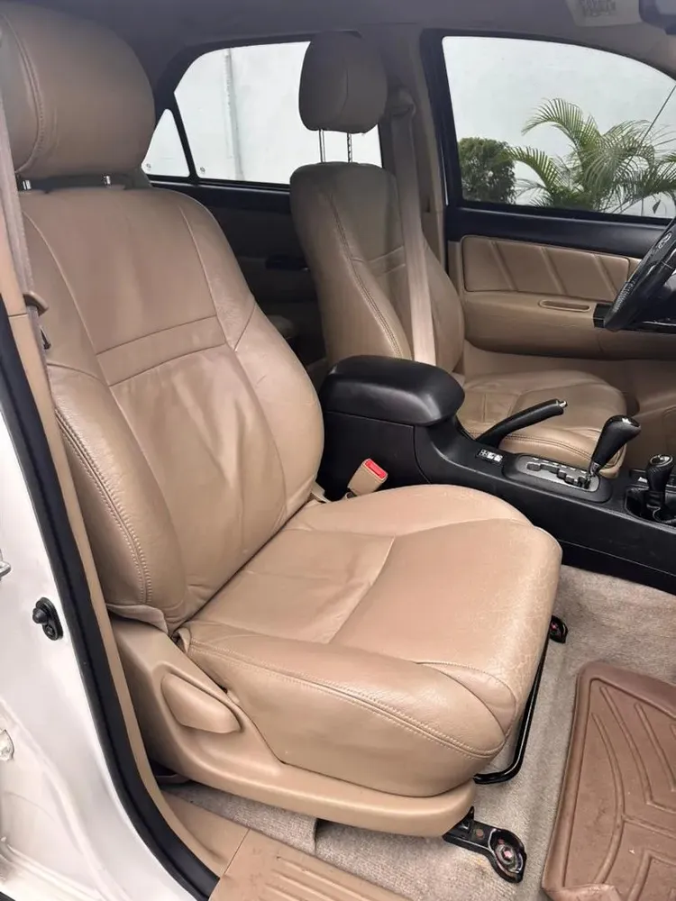 Vista 10 del vehículo: Toyota Fortuner