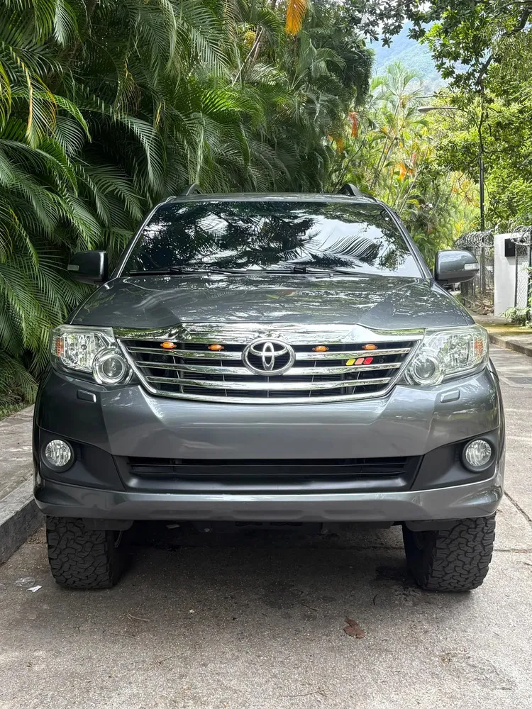 Vista 4 del vehículo: Toyota Fortuner