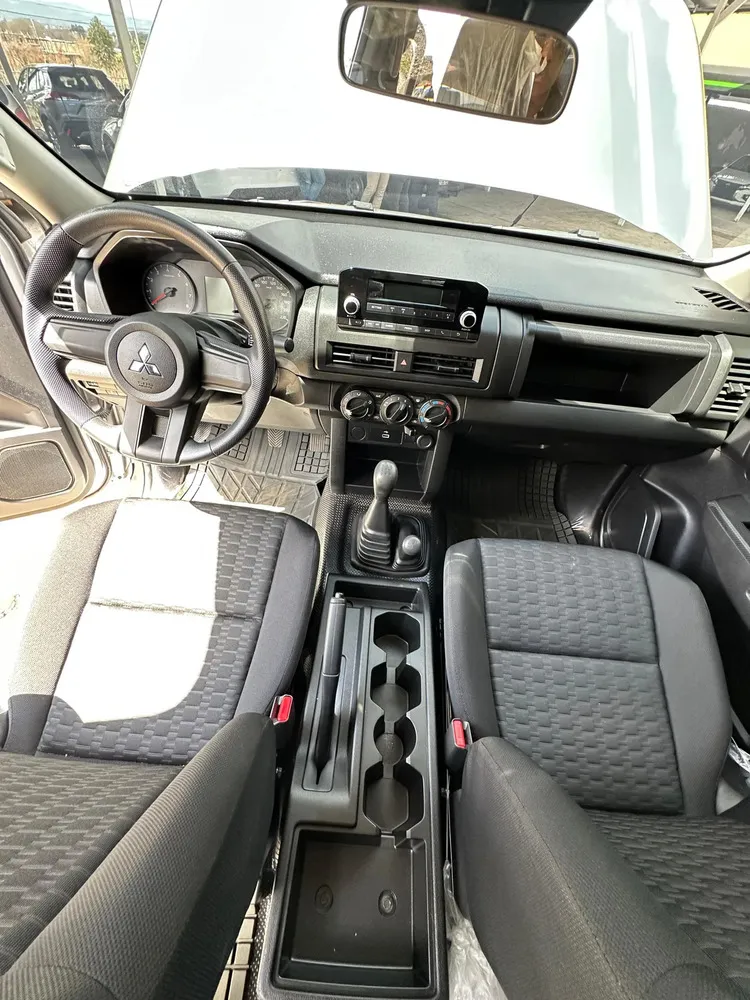 Vista 10 del vehículo: Mitsubishi L200