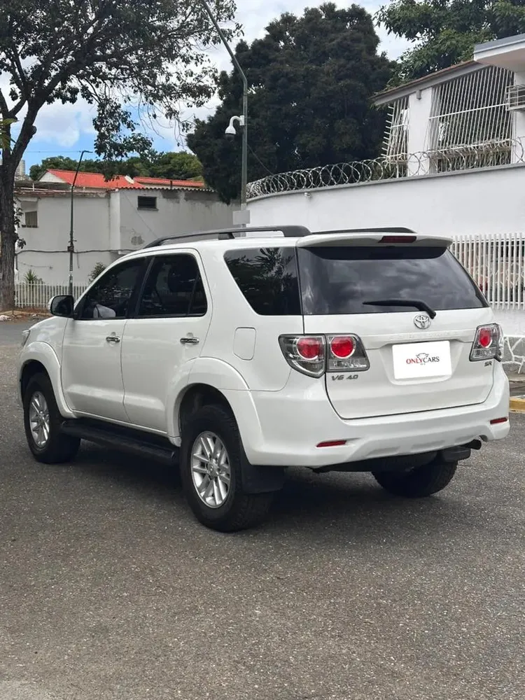 Vista 4 del vehículo: Toyota Fortuner