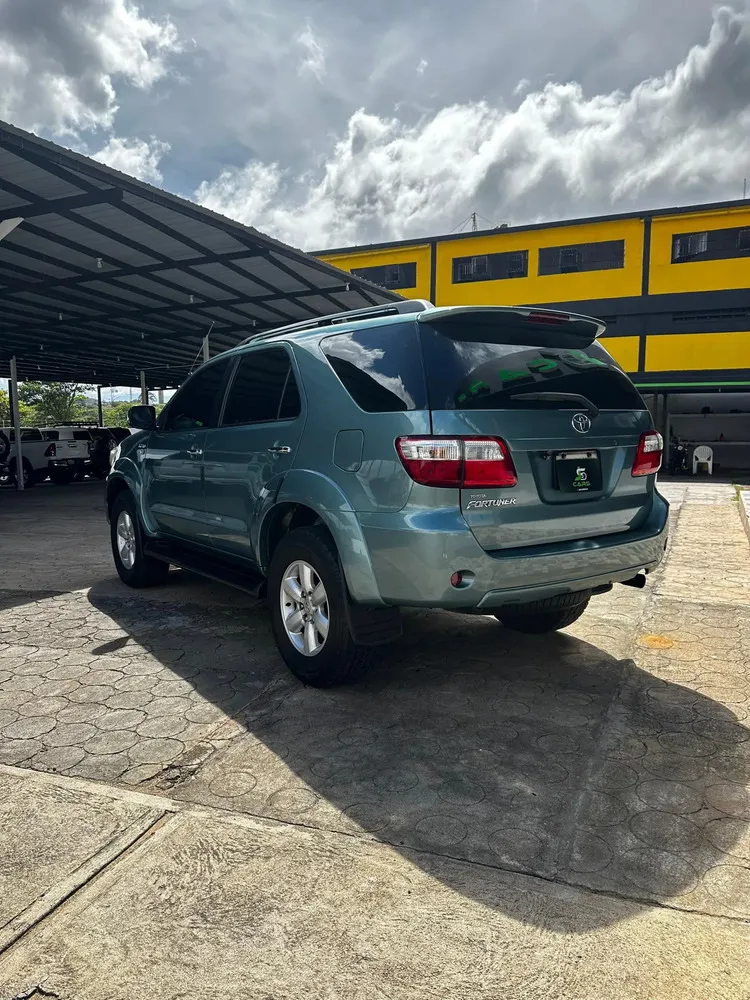 Vista 4 del vehículo: Toyota Fortuner