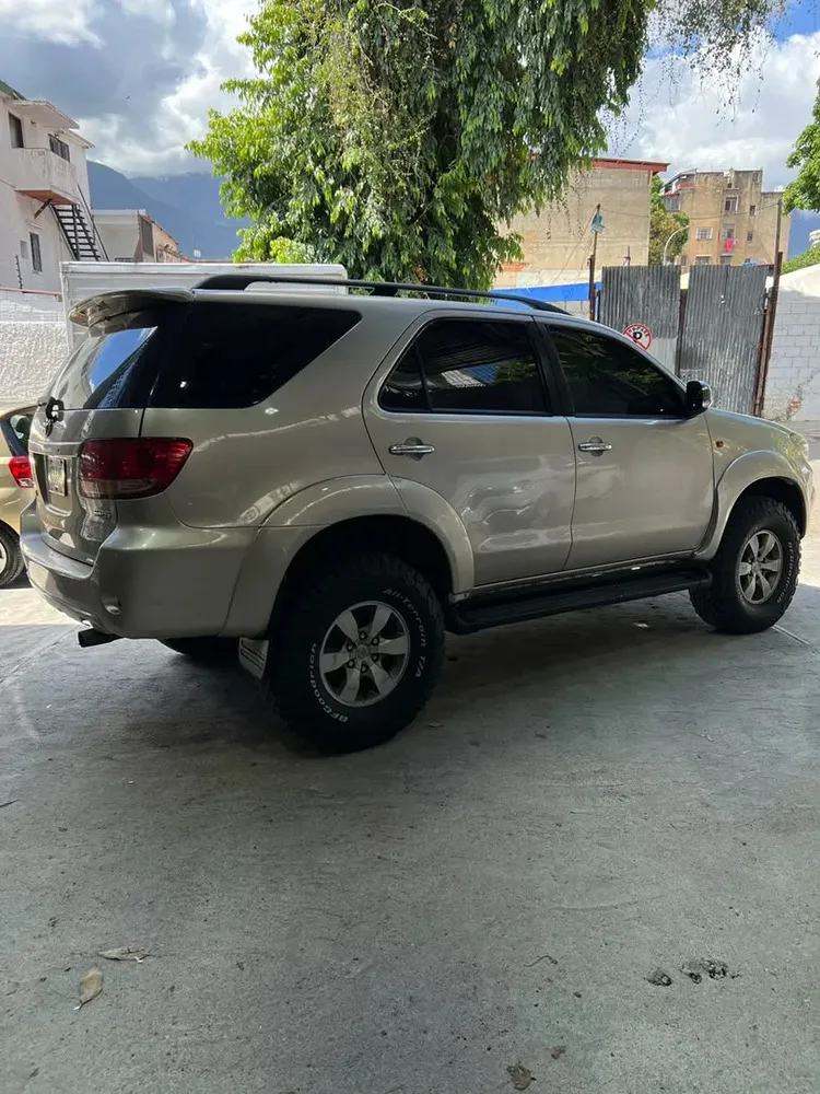 Vista 2 del vehículo: Toyota Fortuner