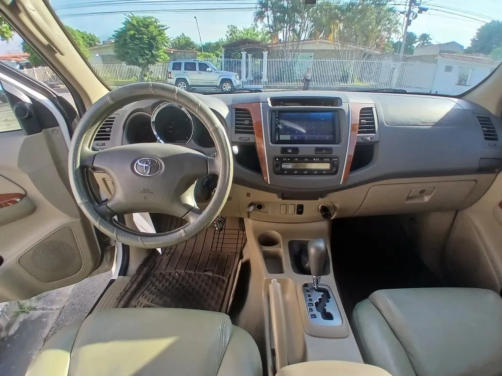 Vista 8 del vehículo: Toyota Fortuner