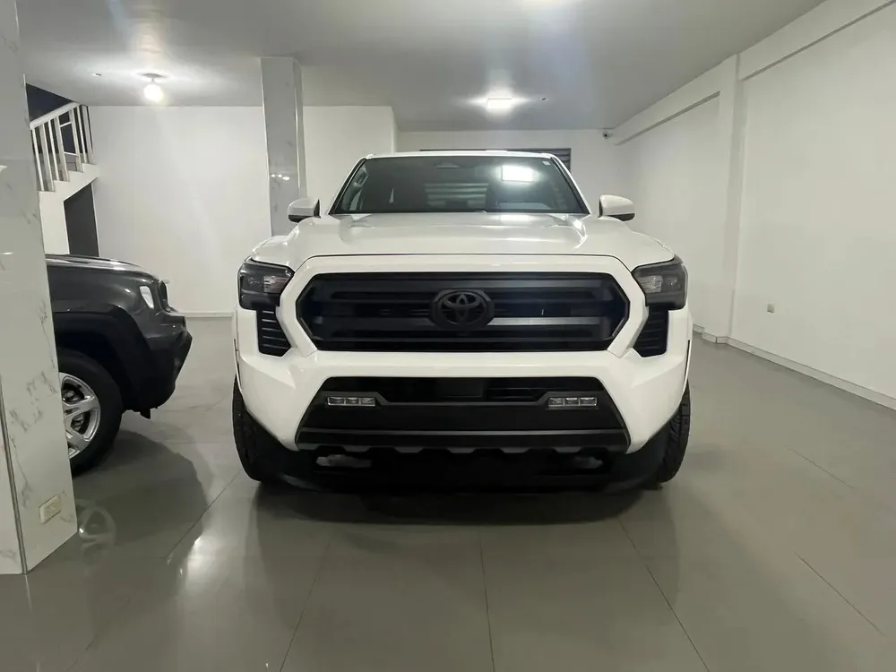Vista 2 del vehículo: Toyota Tacoma