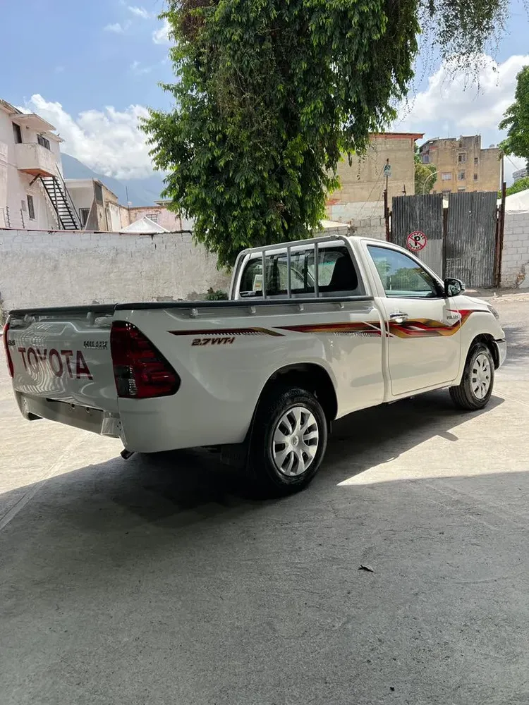 Vista 4 del vehículo: Toyota Hilux
