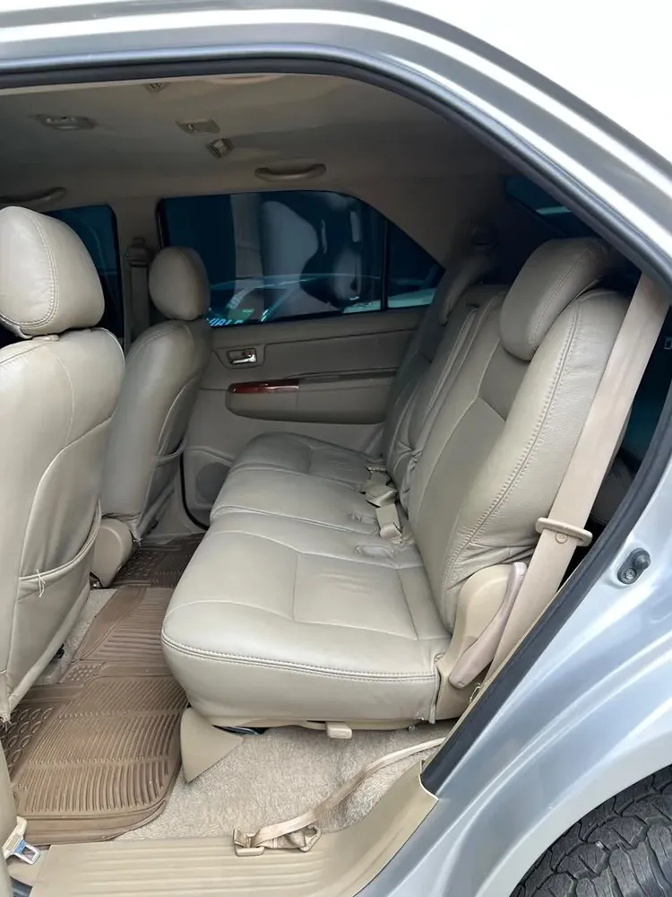 Vista 7 del vehículo: Toyota Fortuner