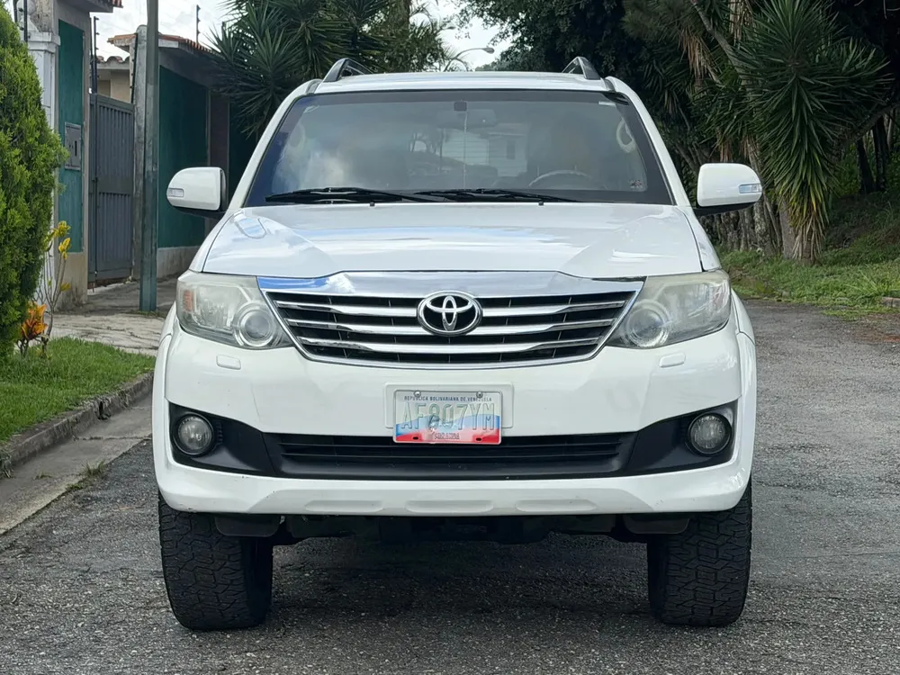Vista 4 del vehículo: Toyota Fortuner