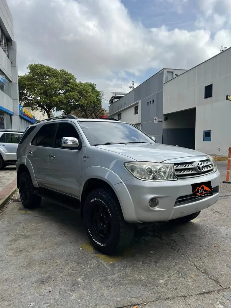 Vista 3 del vehículo: Toyota Fortuner