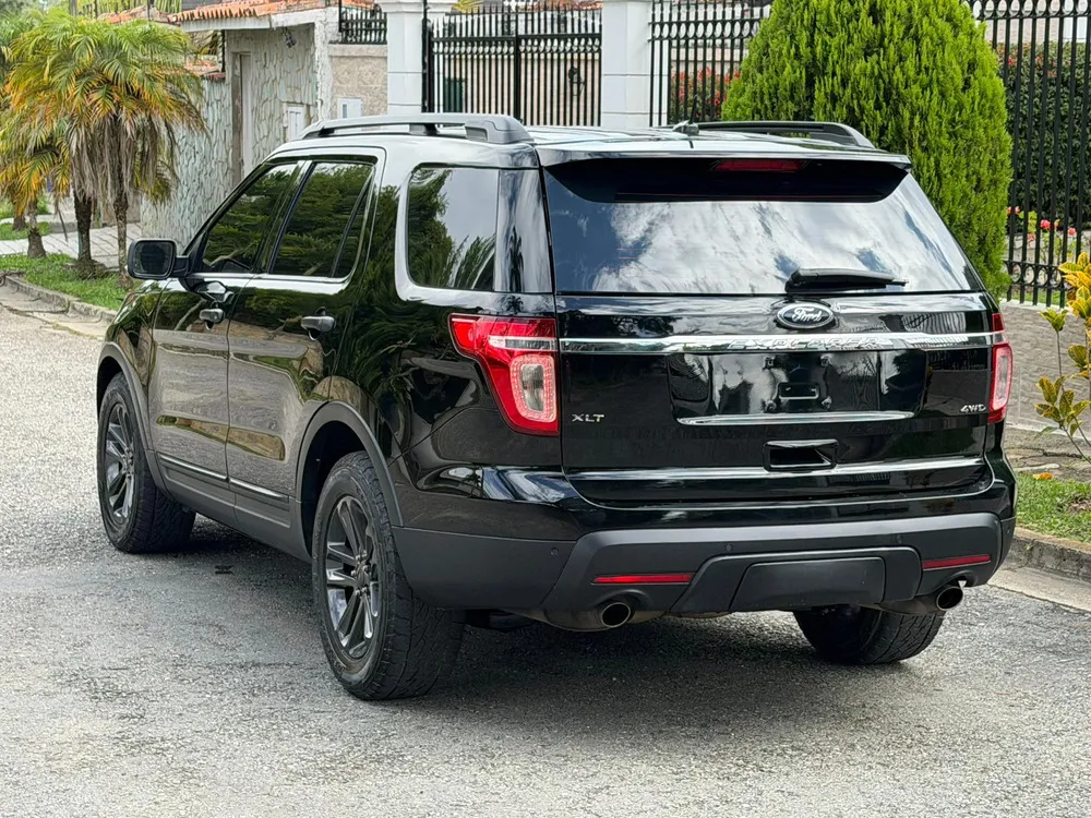 Vista 4 del vehículo: Ford Explorer