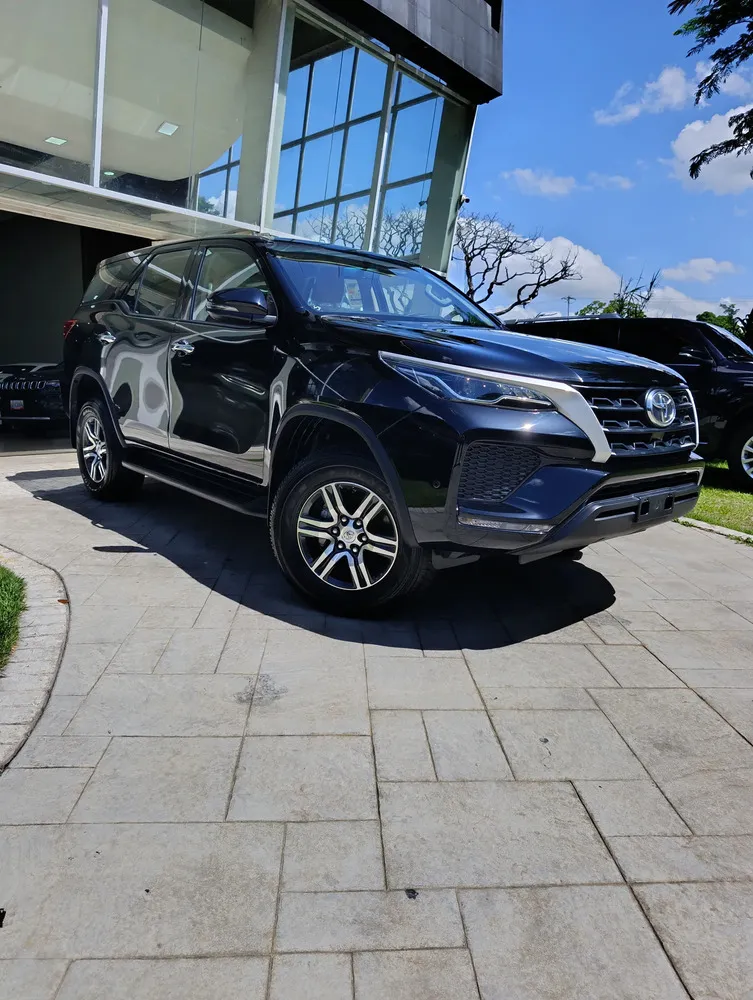 Vista 4 del vehículo: Toyota Fortuner
