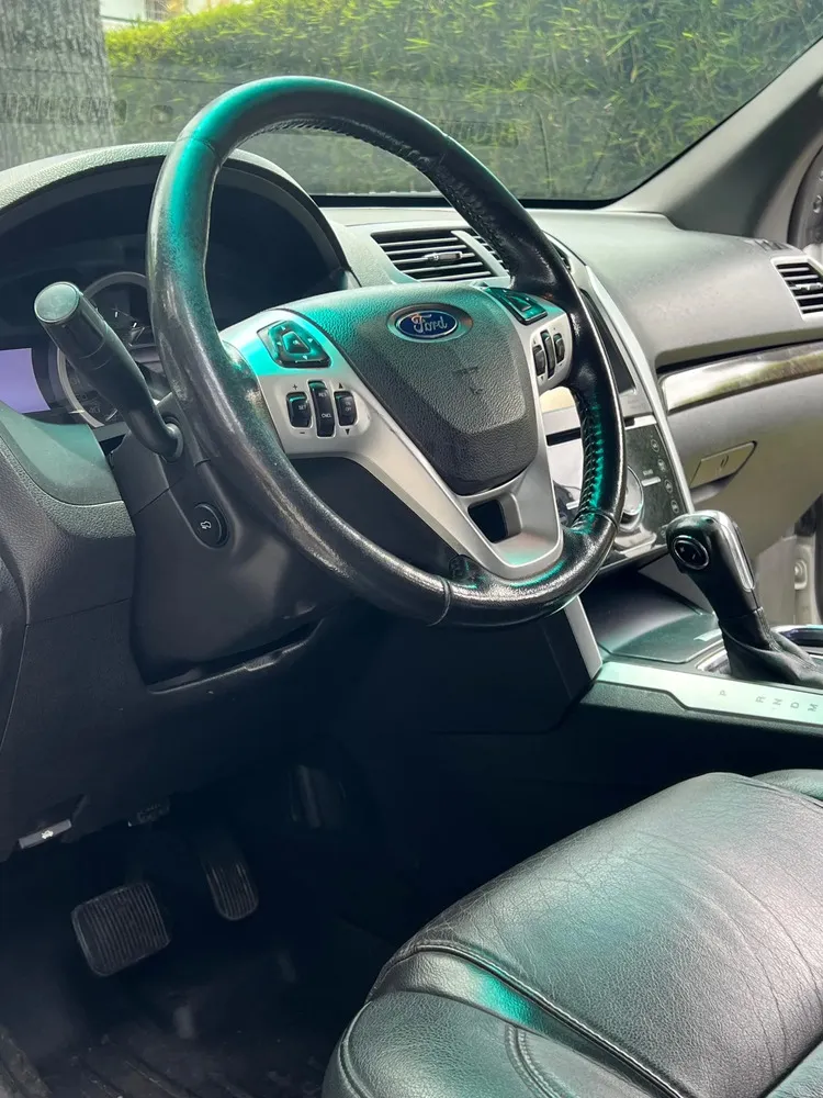 Vista 5 del vehículo: Ford Explorer