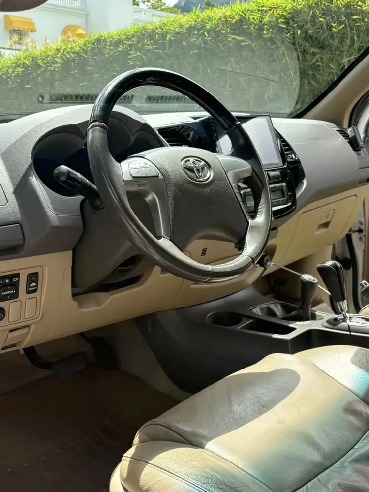 Vista 12 del vehículo: Toyota Fortuner