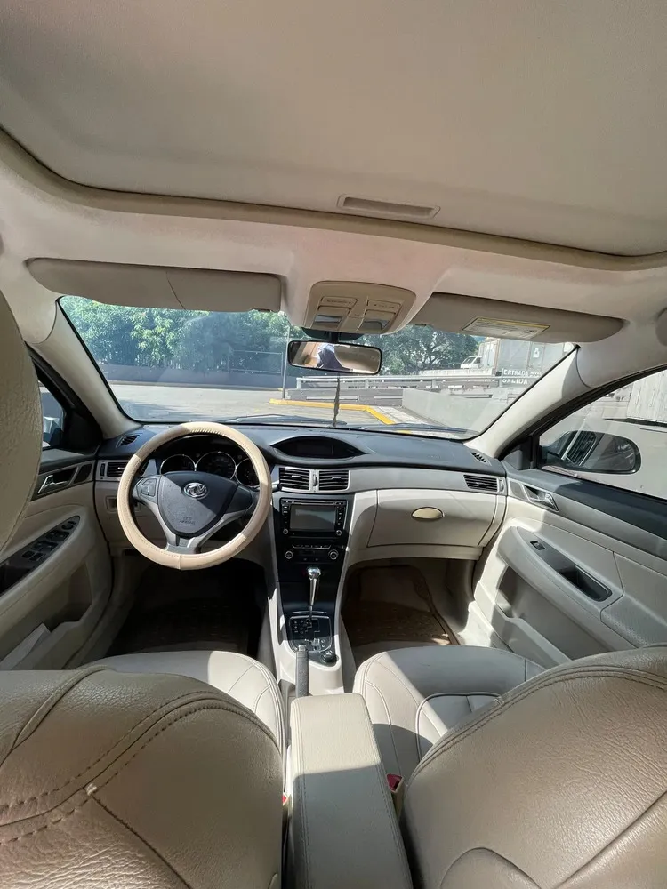 Vista 8 del vehículo: Donfeng S20