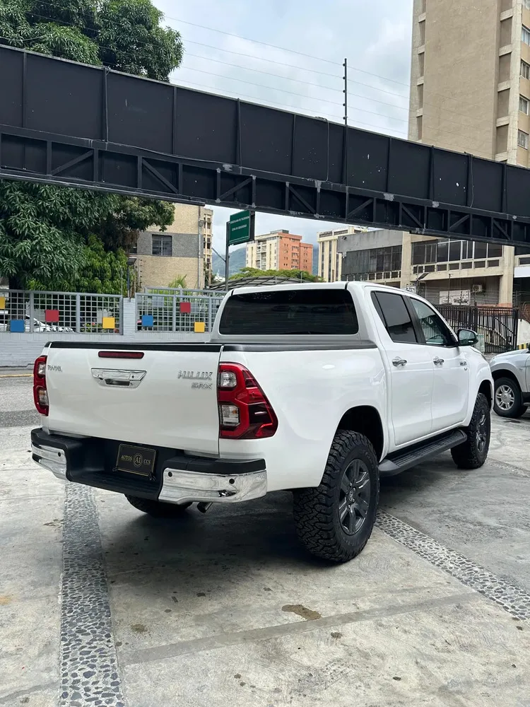 Vista 13 del vehículo: Toyota Hilux