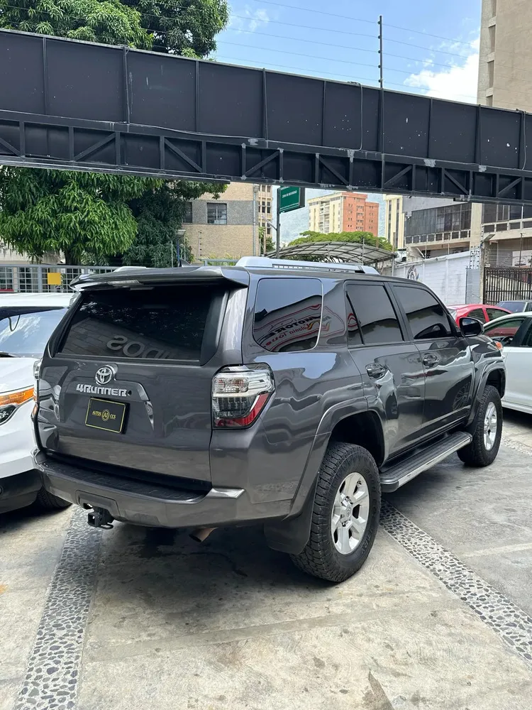 Vista 4 del vehículo: Toyota 4Runner