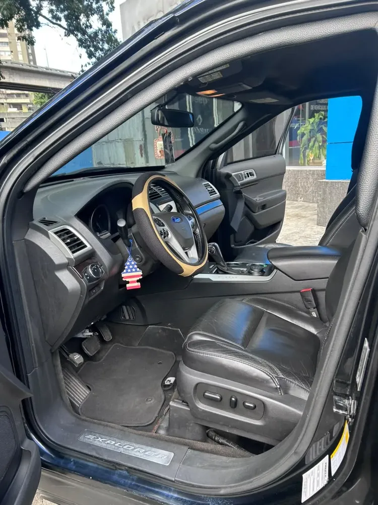 Vista 4 del vehículo: Ford Explorer