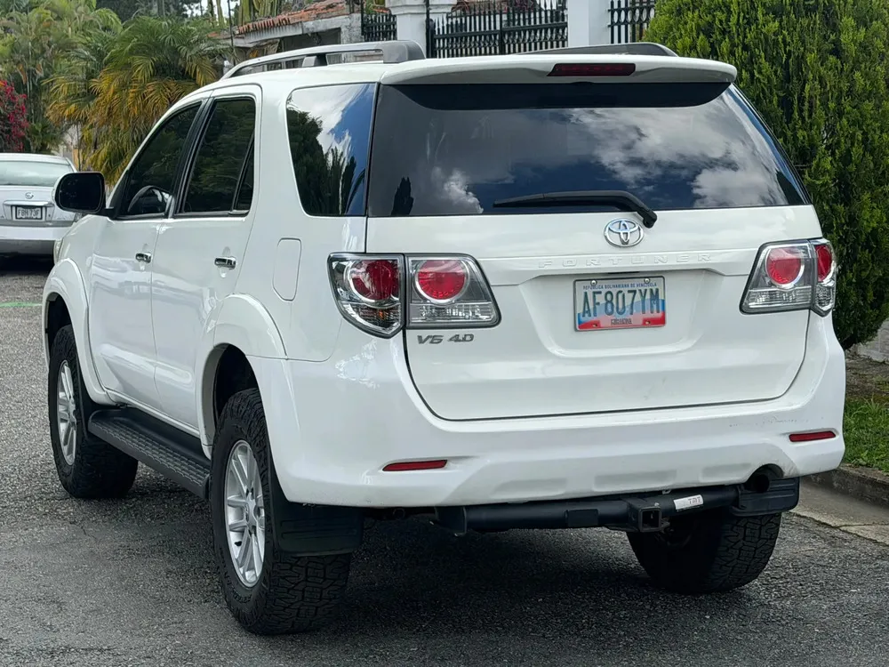 Vista 5 del vehículo: Toyota Fortuner
