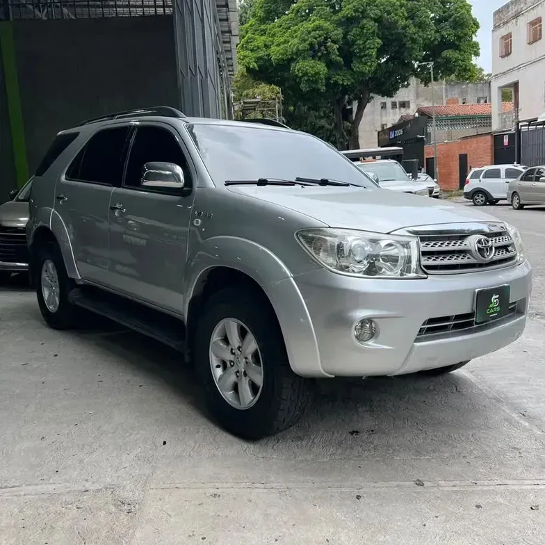 Vista 3 del vehículo: Toyota Fortuner