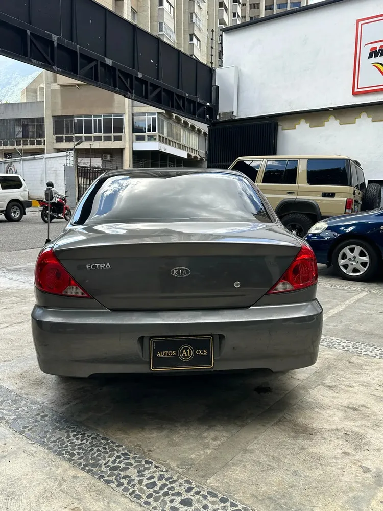 Vista 3 del vehículo: Kia Spectra