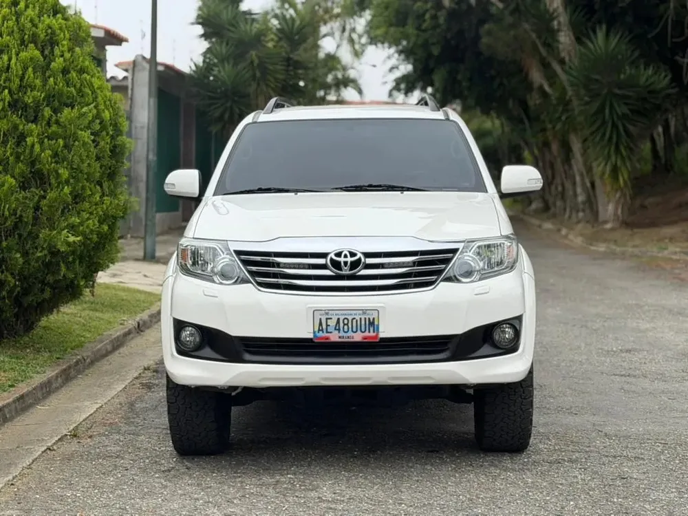 Vista 4 del vehículo: Toyota Fortuner