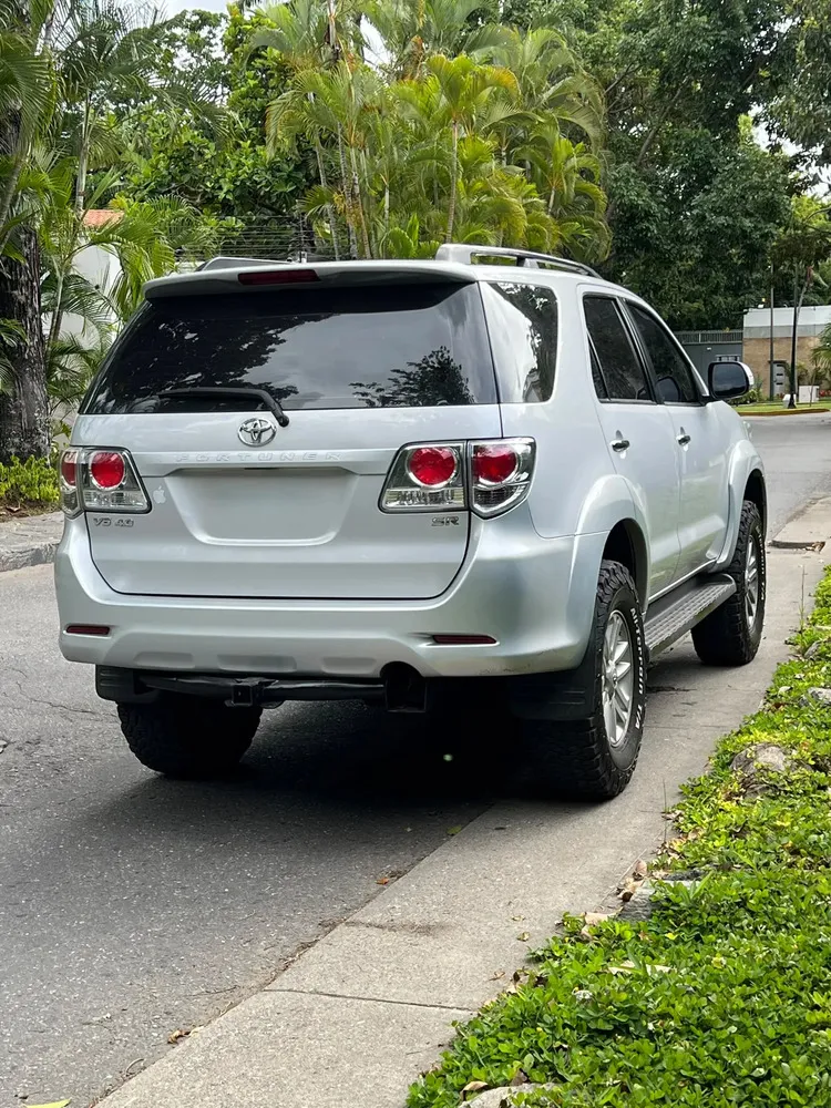 Vista 6 del vehículo: Toyota Fortuner