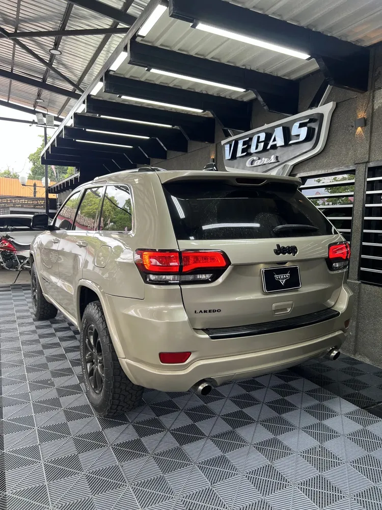 Vista 3 del vehículo: Jeep Grand