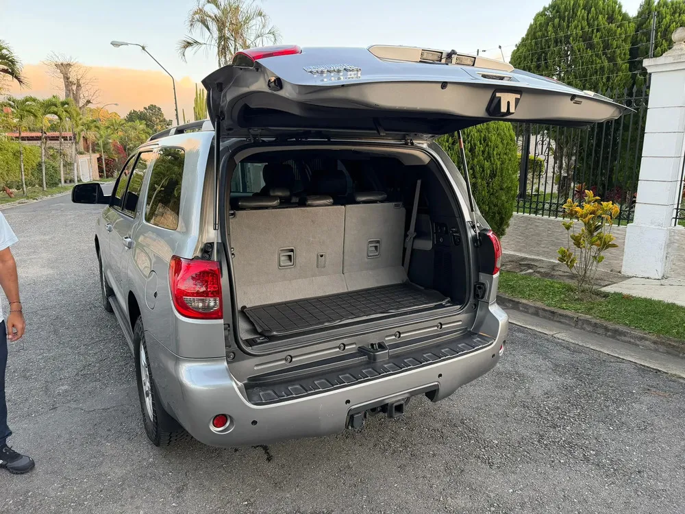 Vista 7 del vehículo: Toyota Sequoia