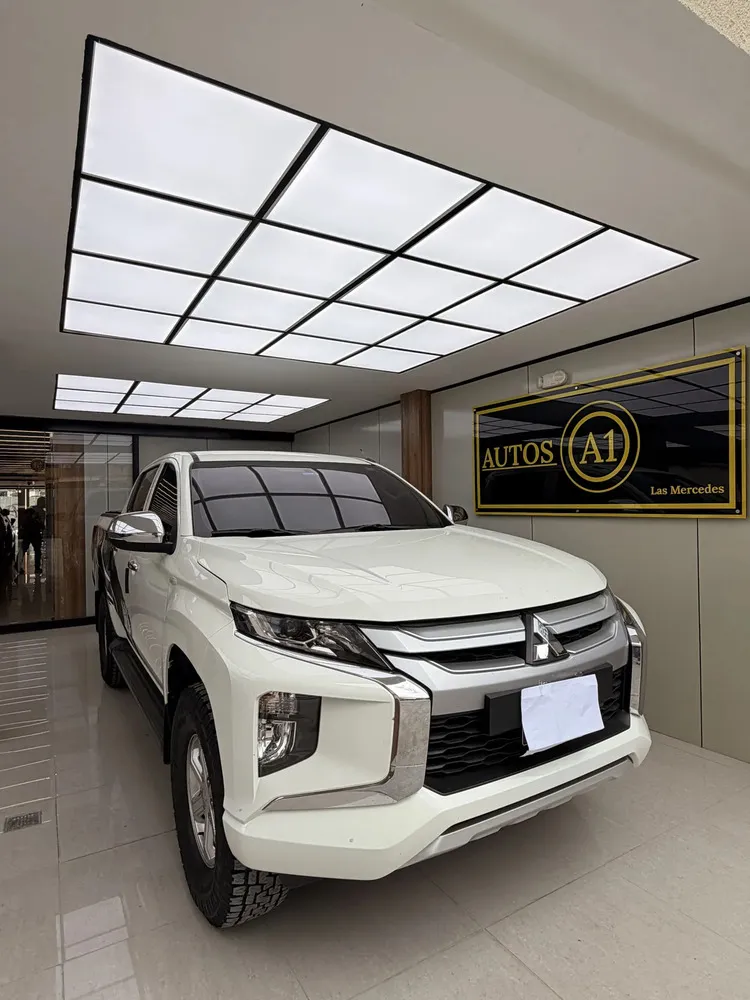 Vista 12 del vehículo: Mitsubishi L200