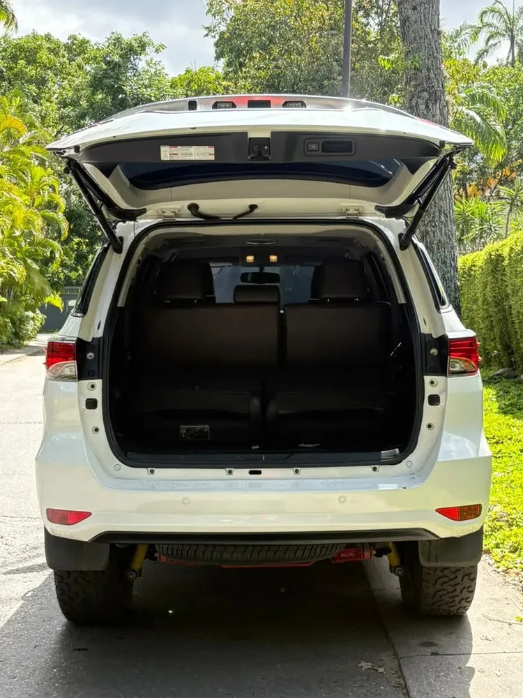 Vista 18 del vehículo: Toyota Fortuner