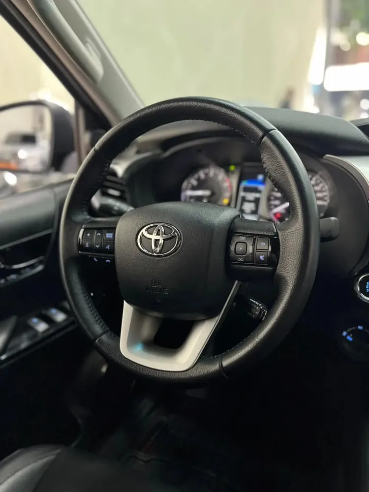 Vista 10 del vehículo: Toyota Hilux