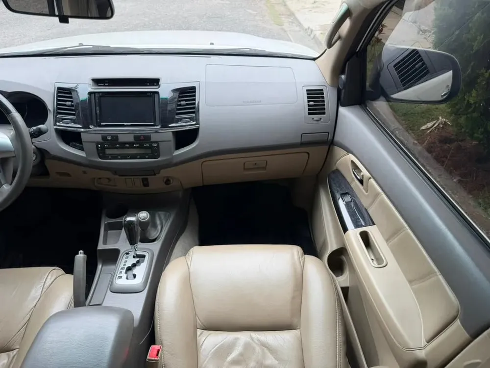 Vista 8 del vehículo: Toyota Fortuner