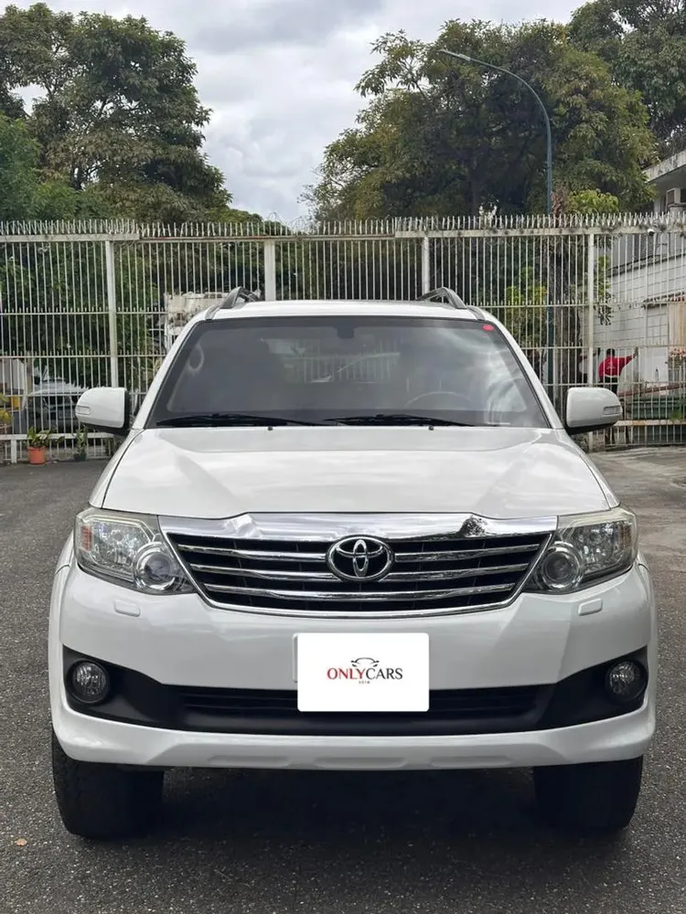 Vista 3 del vehículo: Toyota Fortuner