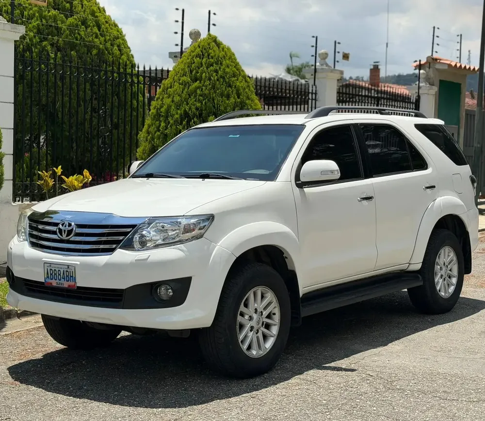 Vista 2 del vehículo: Toyota Fortuner