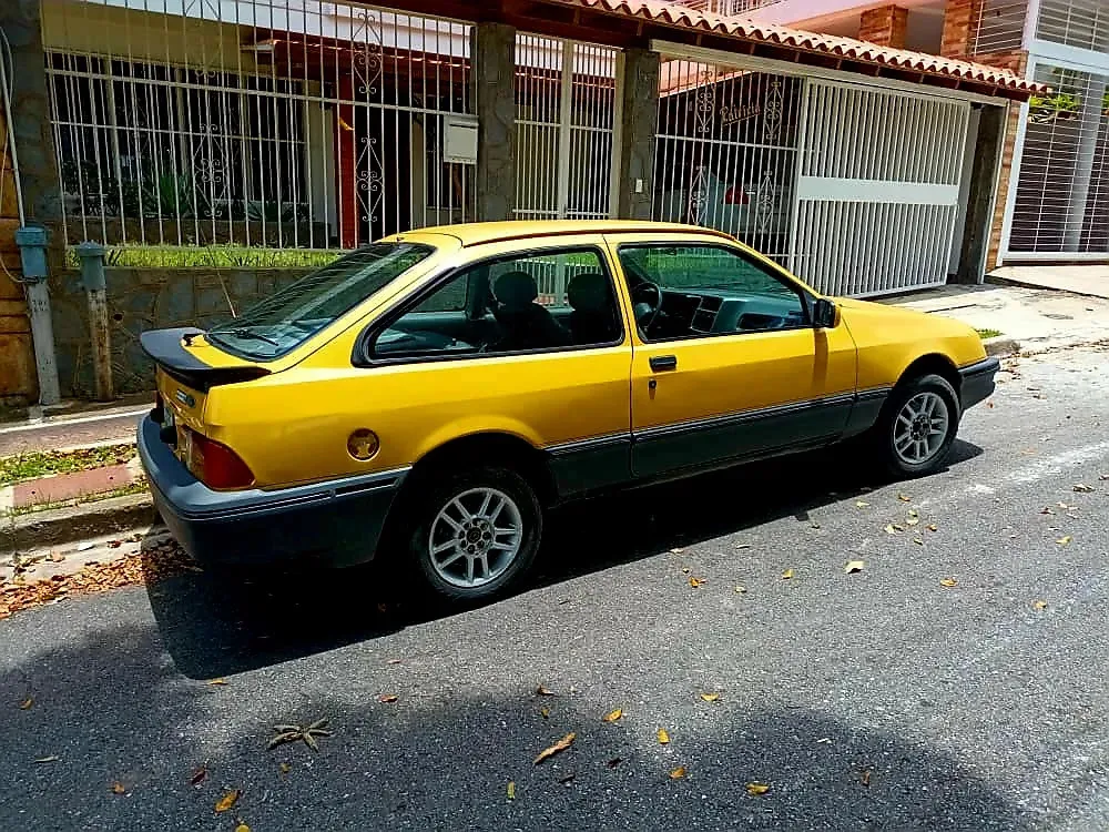 Vista 3 del vehículo: Ford Sierra
