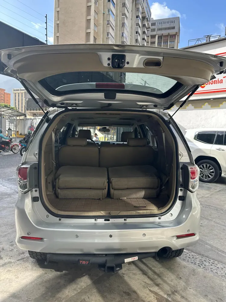 Vista 5 del vehículo: Toyota Fortuner
