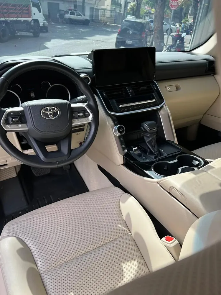 Vista 9 del vehículo: Toyota Lc300