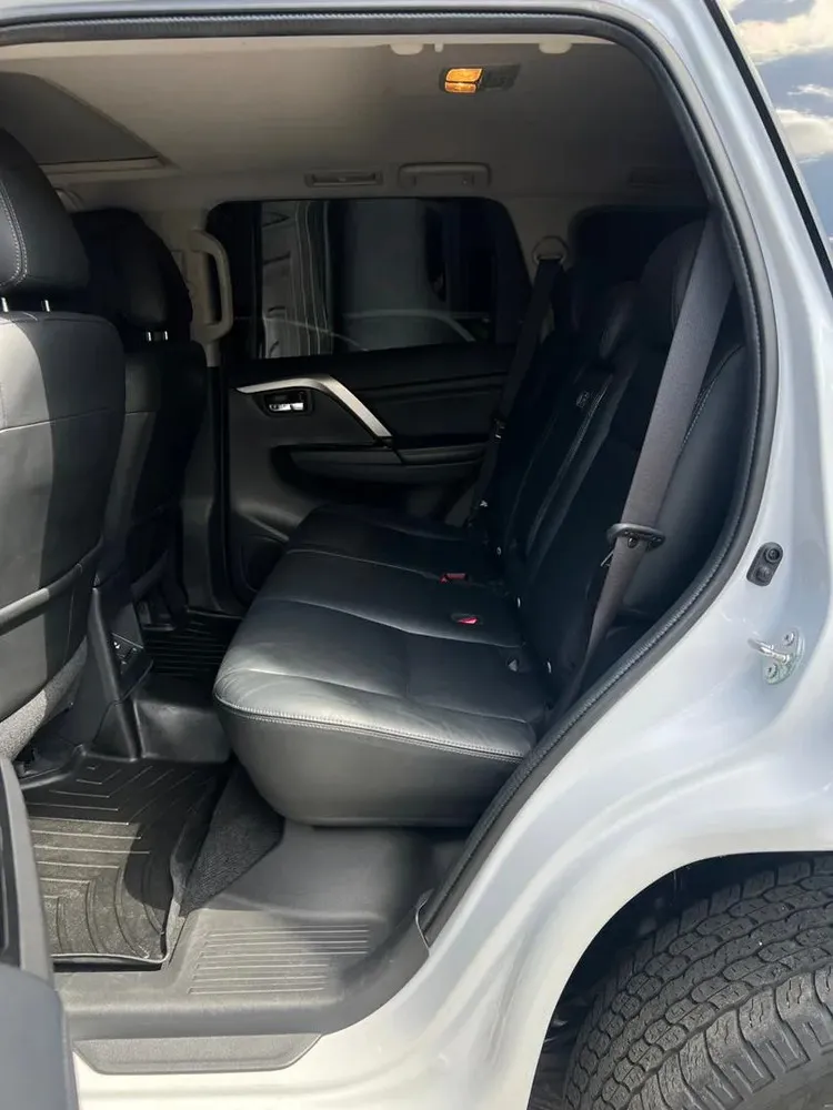 Vista 7 del vehículo: Mitsubishi Pajero