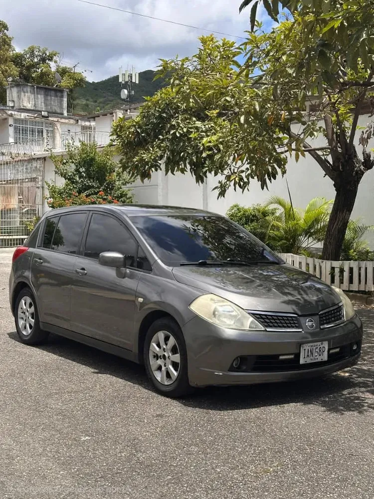 Vista 2 del vehículo: Nissan Tiida
