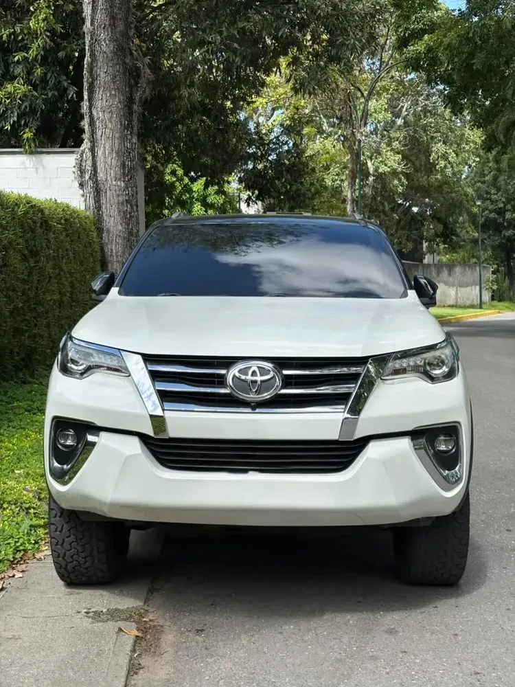 Vista 7 del vehículo: Toyota Fortuner