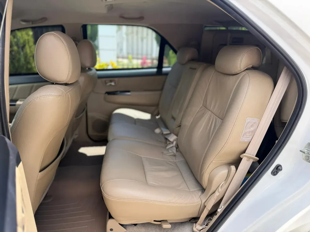 Vista 11 del vehículo: Toyota Fortuner