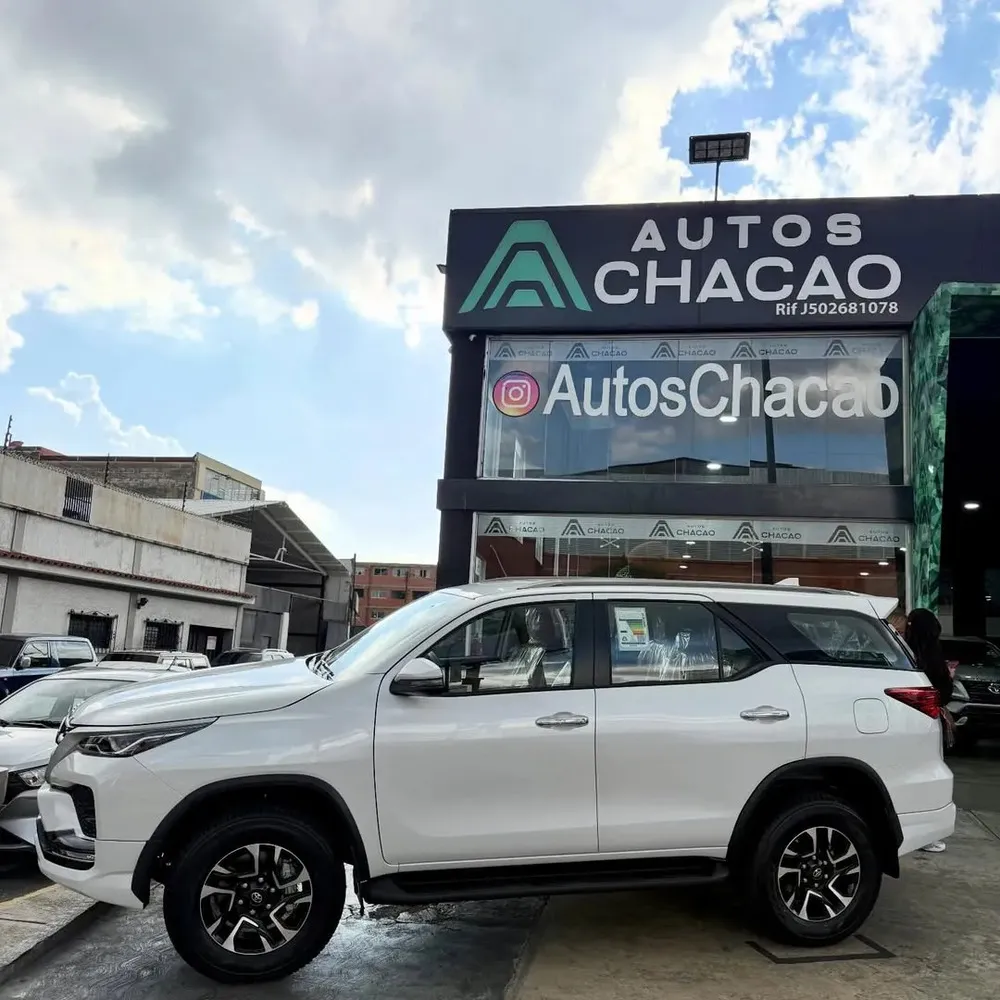 Vista 3 del vehículo: Toyota Fortuner
