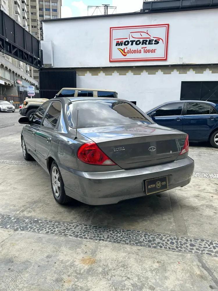 Vista 10 del vehículo: Kia Spectra