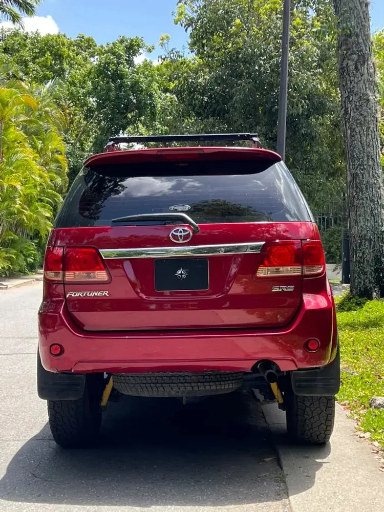 Vista 8 del vehículo: Toyota Fortuner