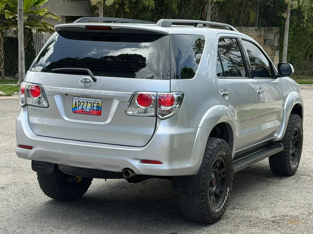 Vista 6 del vehículo: Toyota Fortuner