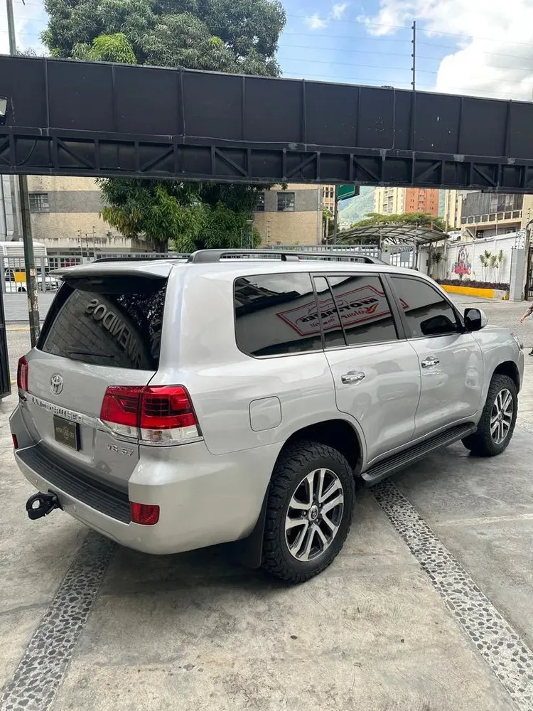 Vista 4 del vehículo: Toyota Land Cruiser